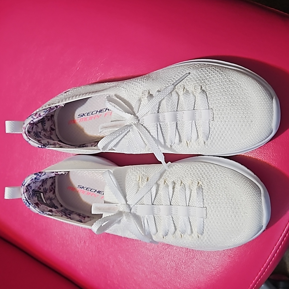 Skechers